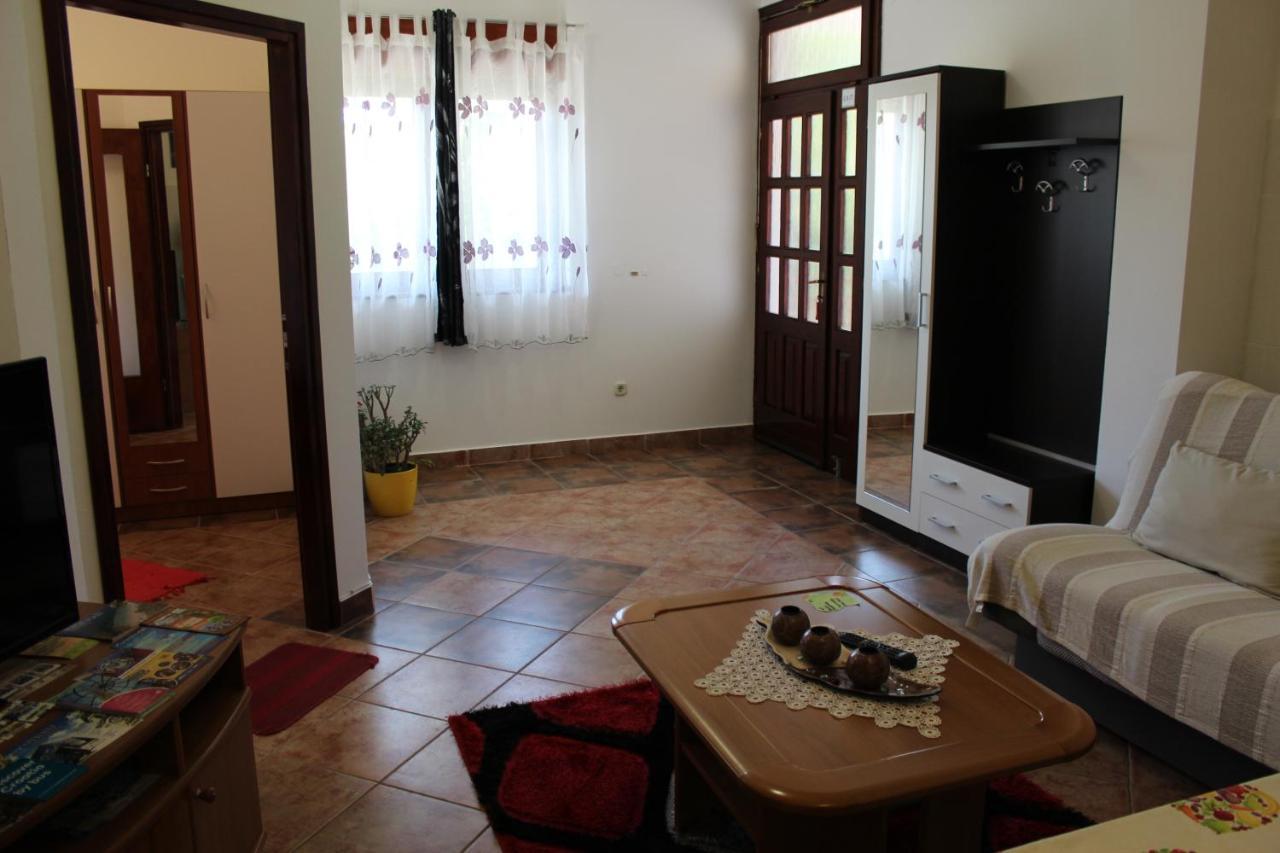 Apartment Mis Floura Rijeka Exteriör bild