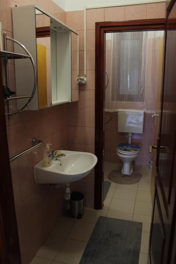 Apartment Mis Floura Rijeka Exteriör bild