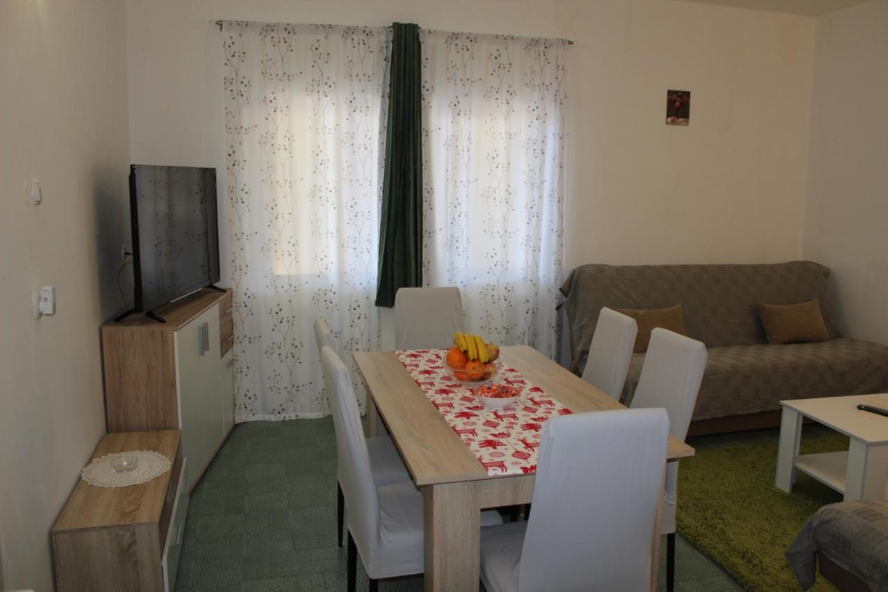 Apartment Mis Floura Rijeka Exteriör bild
