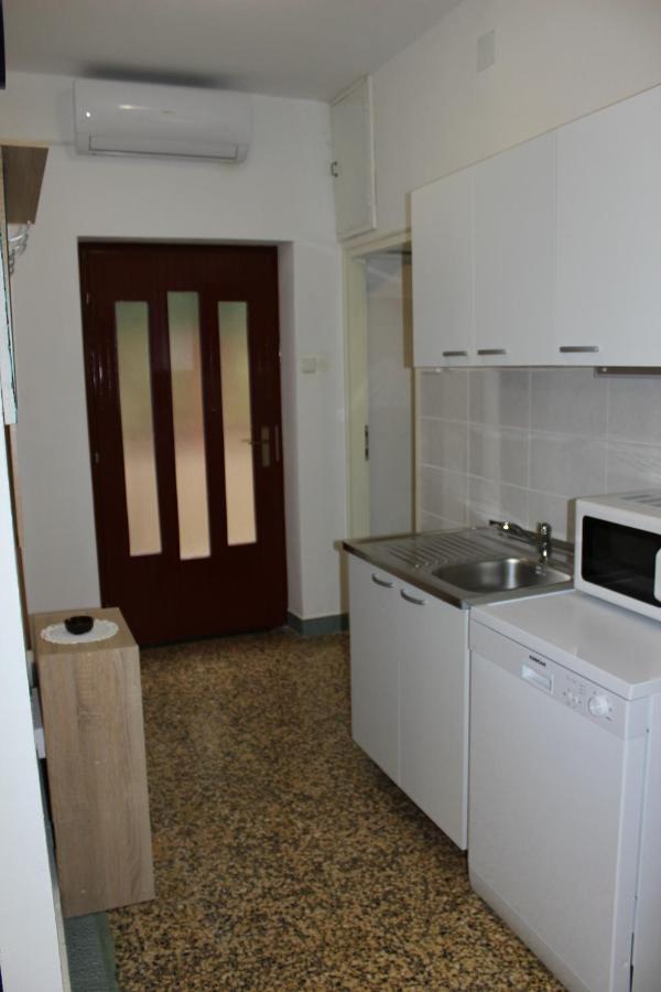 Apartment Mis Floura Rijeka Exteriör bild